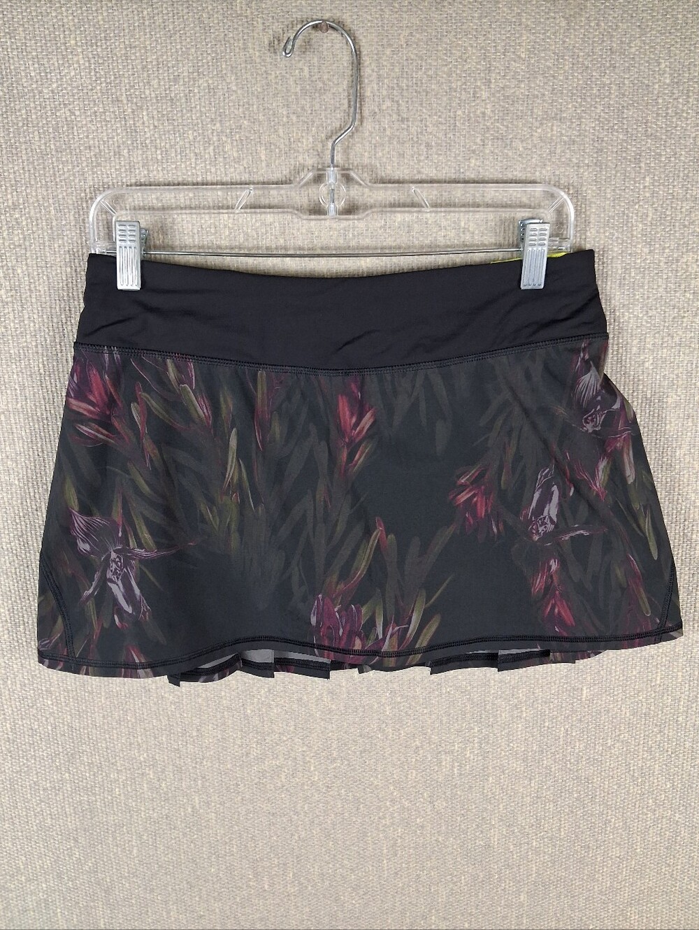 Lululemon Run Pace Setter Ruffle Athletic Skirt Midnight Iris Multi Black Floral